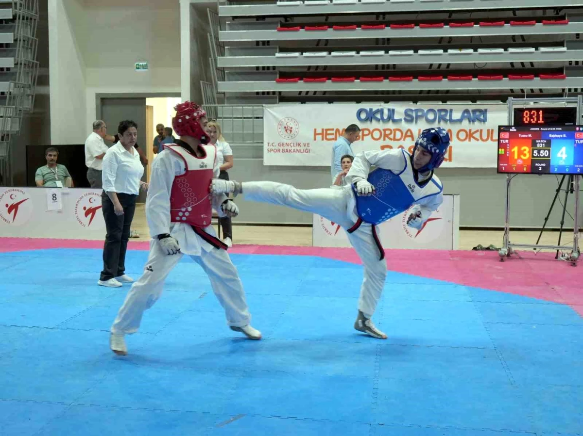 Kastamonu’da Gençler Taekwondo Türkiye Şampiyonası Başladı
