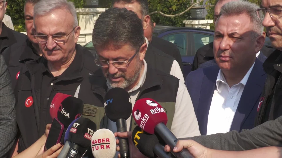 Tarım ve Orman Bakanı Yumaklı: İzmir’deki Yangının Enerjisi Düştü