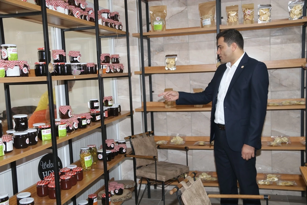 Taşova Kaymakamı Hünerli Eller Kadın Kooperatifi’ni Ziyaret Etti