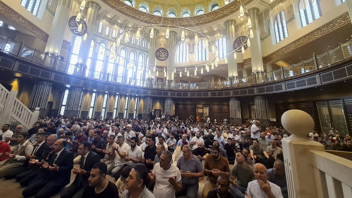 Zafer bayramında şehitler için Taksim Camisi’nde hatim indirilip Kur’an-ı Kerim okundu