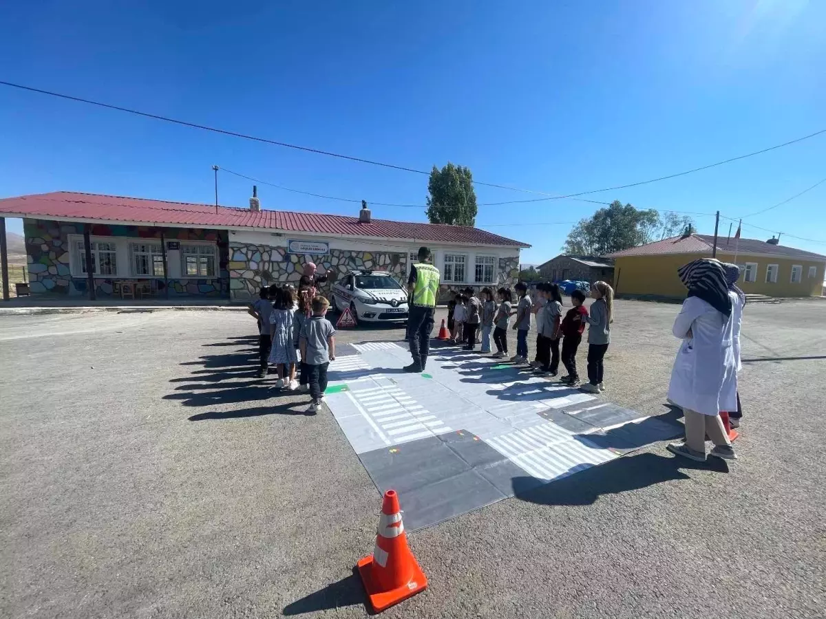 Erzincan’da Öğrencilere Trafik Eğitimi