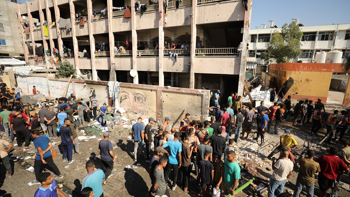 Katil İsrail, Gazze’de okulu vurdu: 15 ölü