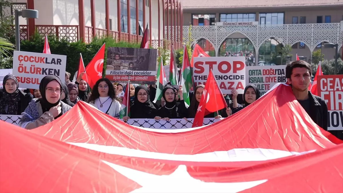 İHÜ Öğrencilerinden Filistin İçin Protesto