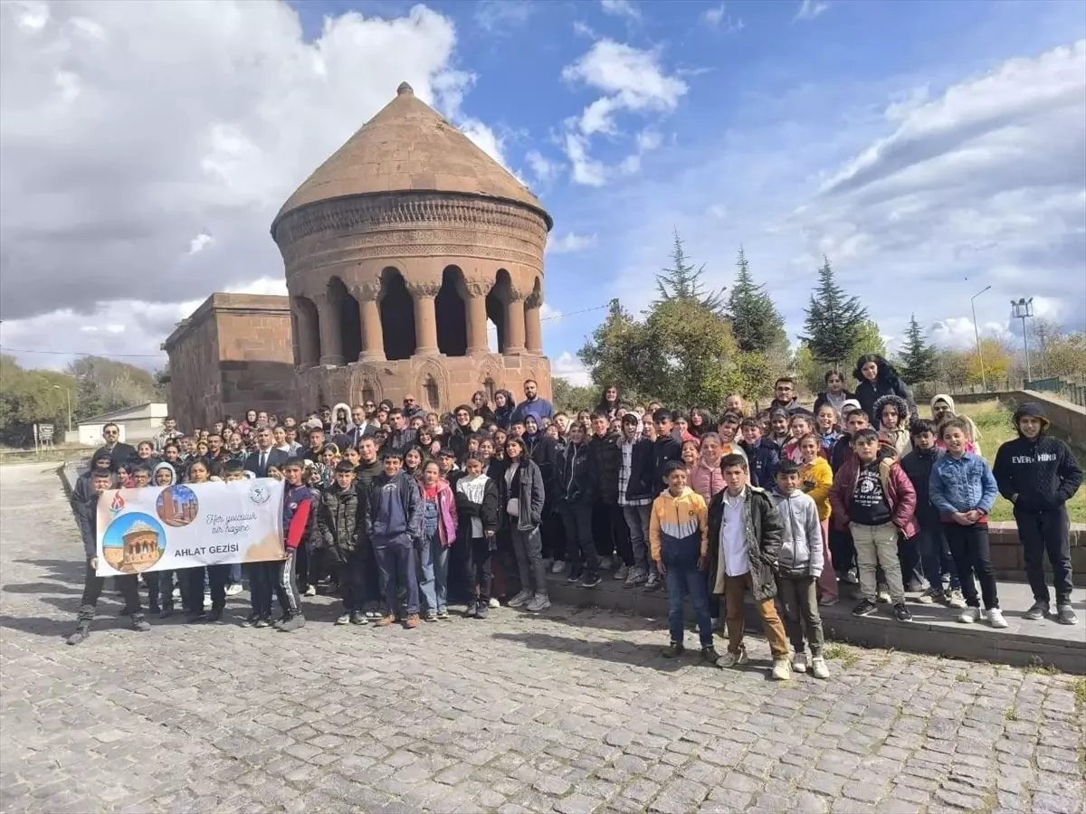 Öğrenciler Ahlat’ta Tarih Buldu