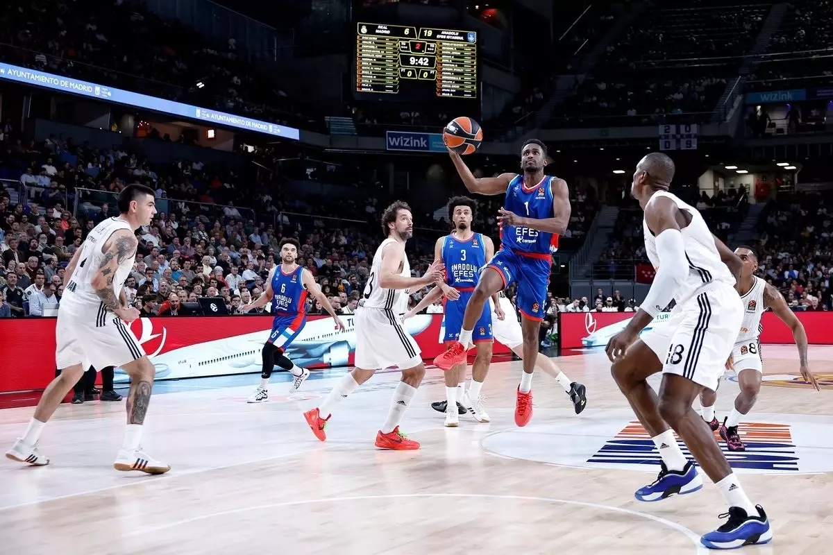 Anadolu Efes, Real Madrid’i Yendi