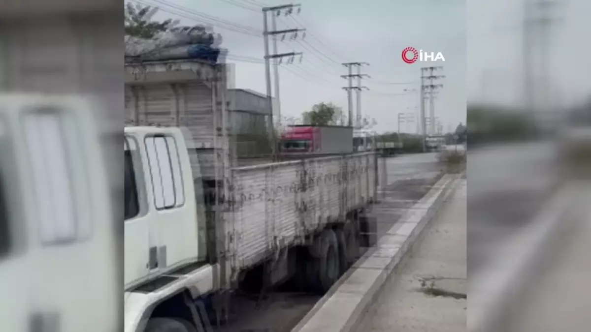 D-100’de Bariyerleri Aşan Otomobil Tıra Asılı Kaldı