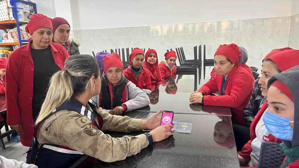 Gaziantep’te Kadına Yönelik Şiddetle Mücadele Stant Açıldı