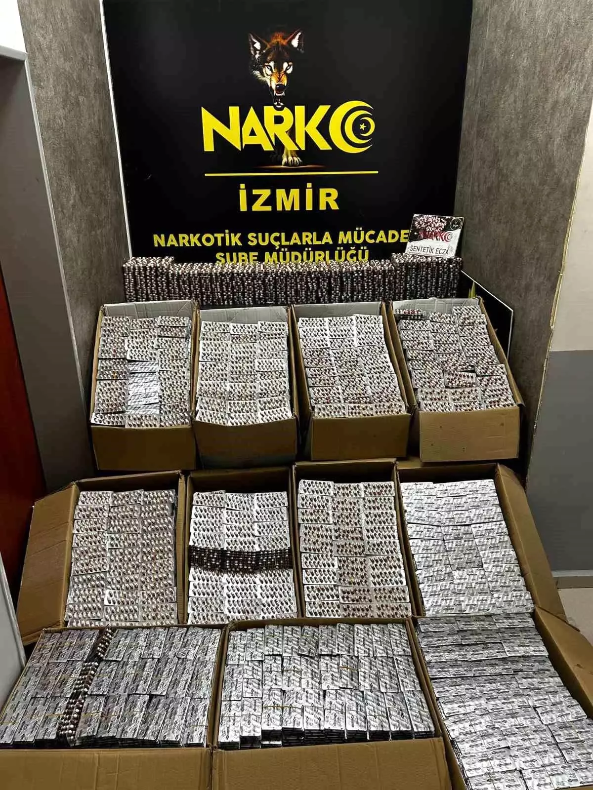 İzmir’de Uyuşturucu Operasyonu: 295 Bin Hap Ele Geçirildi