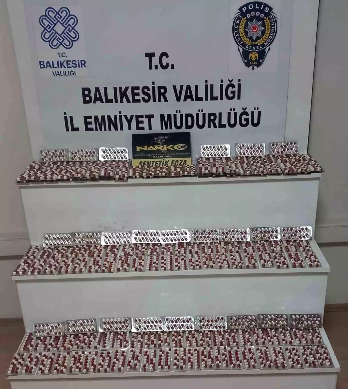 Balıkesir’de Uyuşturucu Operasyonu: 2700 Hap Ele Geçirildi