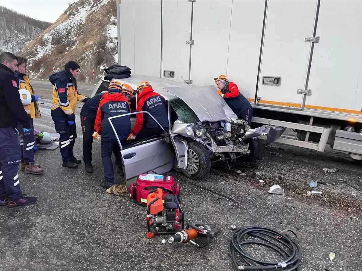 Suşehri’nde Trafik Kazası: 2 Yaralı