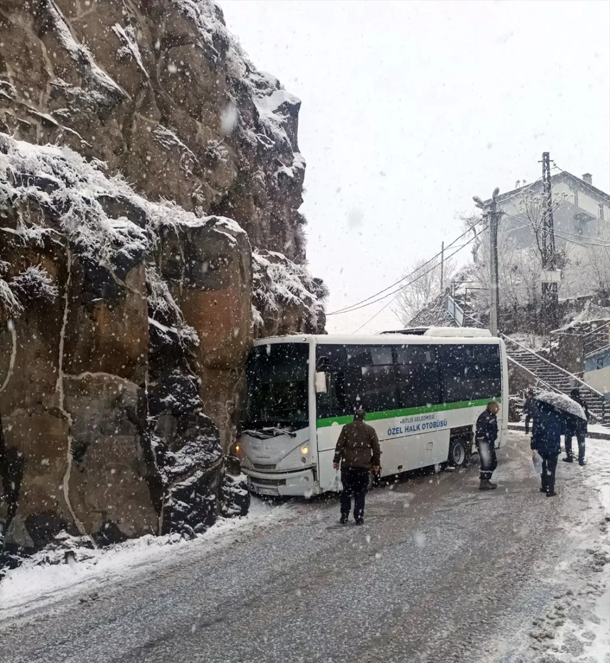 Bitlis’te Otobüs Kazası: 4 Yaralı