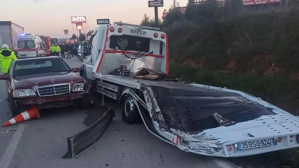 İzmir’de feci kaza! Pikap 2 araca çarptı: 1 ölü, 1 yaralı
