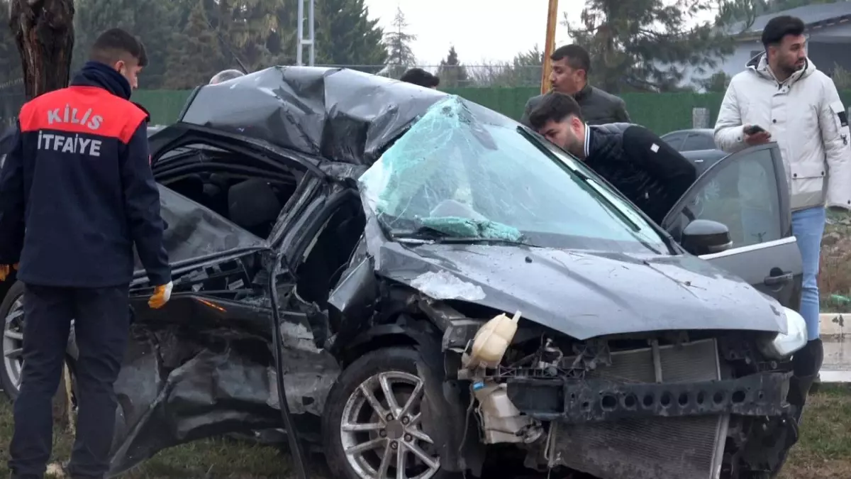 Kilis’te Otomobil ve Otobüs Çarpıştı