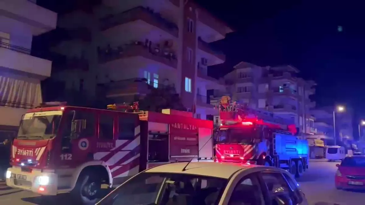 Manavgat’ta Apartmanda Yangın Paniği