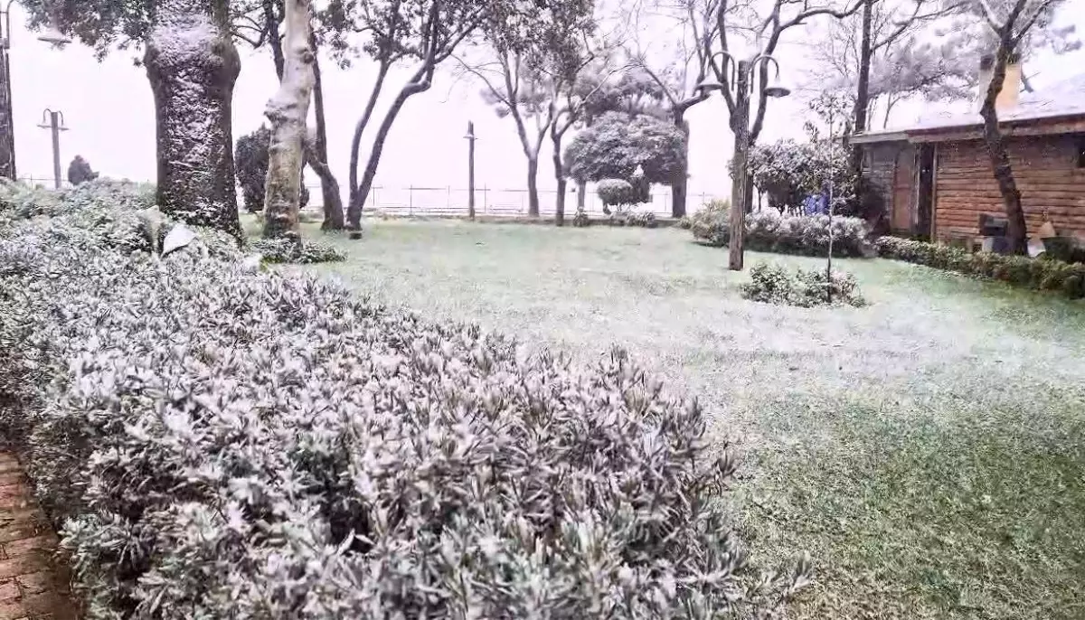 Silivri’de Kar Yağışı Vatandaşları Sevindirdi