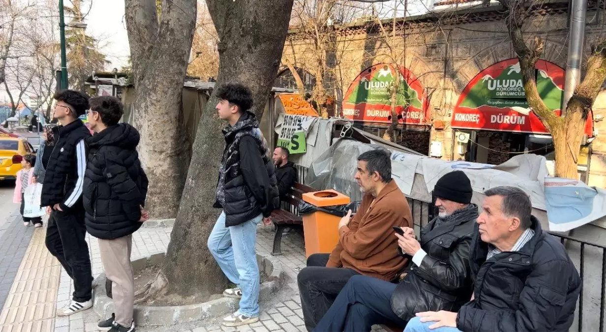 Bursa’da Tarihi Surların Önündeki Binalar Yıkılıyor