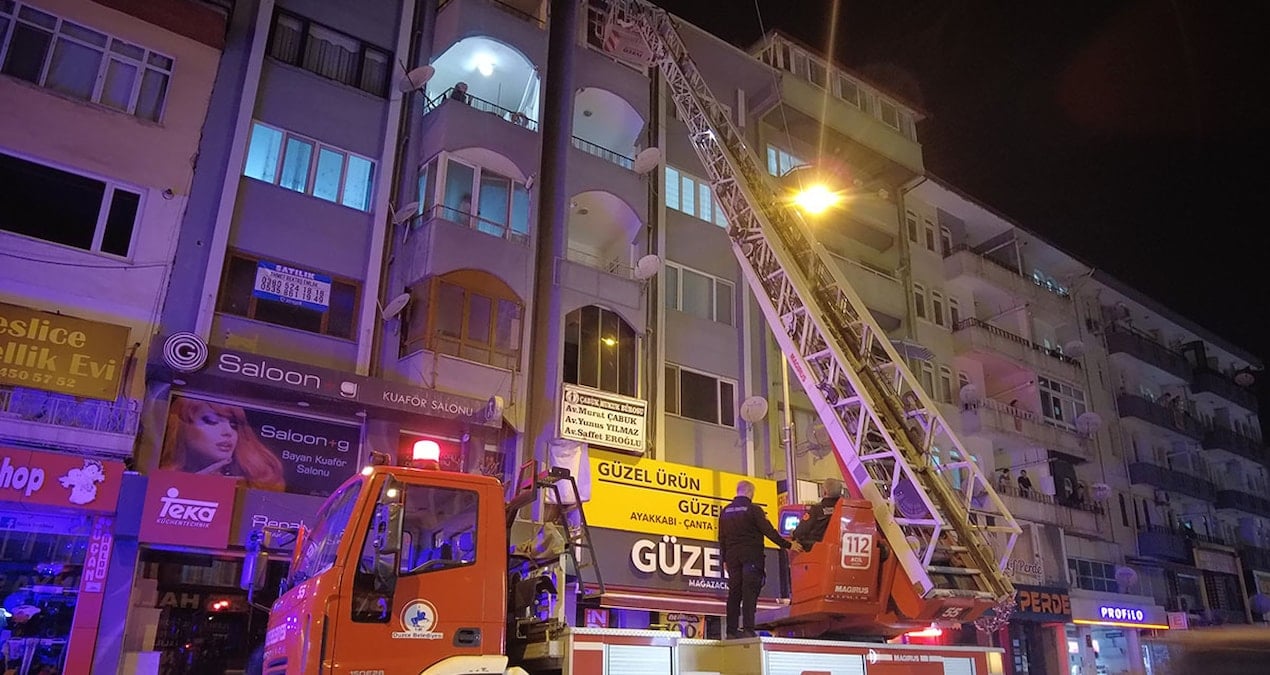 Kısık sesle ‘İmdat’ dedi, itfaiye balkondan girdi: İçeride hareketsiz duruyordu!
