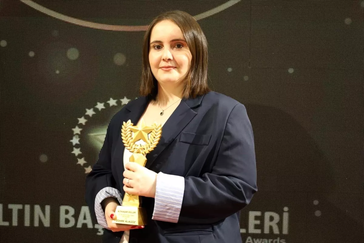İHA Muhabiri Zöhre Alagöz’e “Yılın En İyi Savunma Muhabiri” ödülü