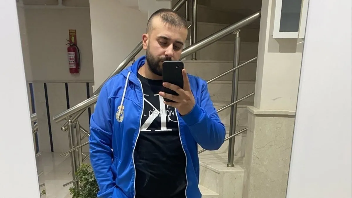 İzmir’de ağaca çarpan 27 yaşındaki sürücüden acı haber: Yakınları yasa boğuldu!