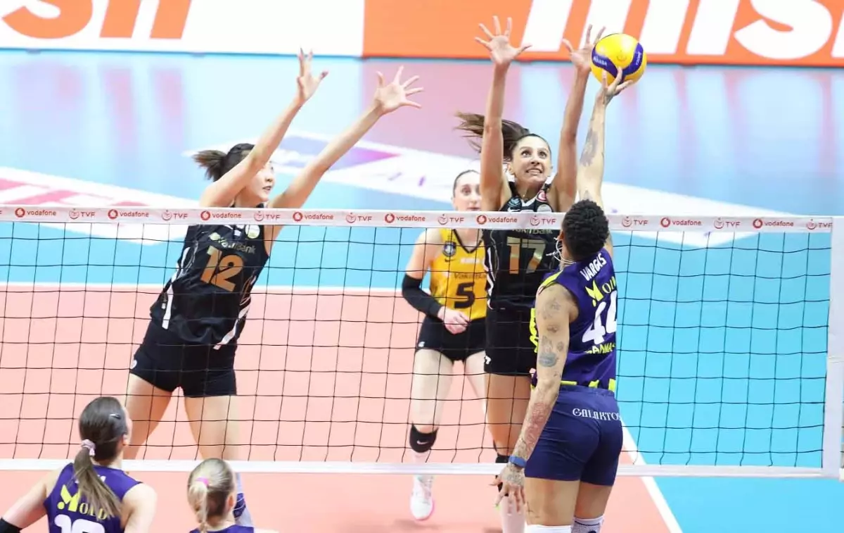 VakıfBank, Fenerbahçe’yi 3-1 ile geçti